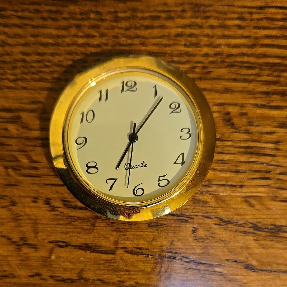 COPY - Elegant Gold Clock